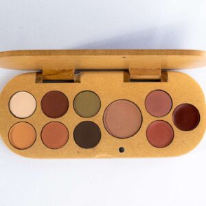 Paleta combinada de maquillaje tonos terracota y rosa con 6 sombras, 3 labiales y 1 rubor.