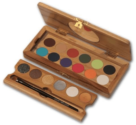 Opción 3:Kit de maquillaje que contiene base, labial, rubor, paleta de sombras x 4 colores de las opciones disponibles en la tienda, en empaque reutilizable y marcada con el nombre. Valor del kit $481.000